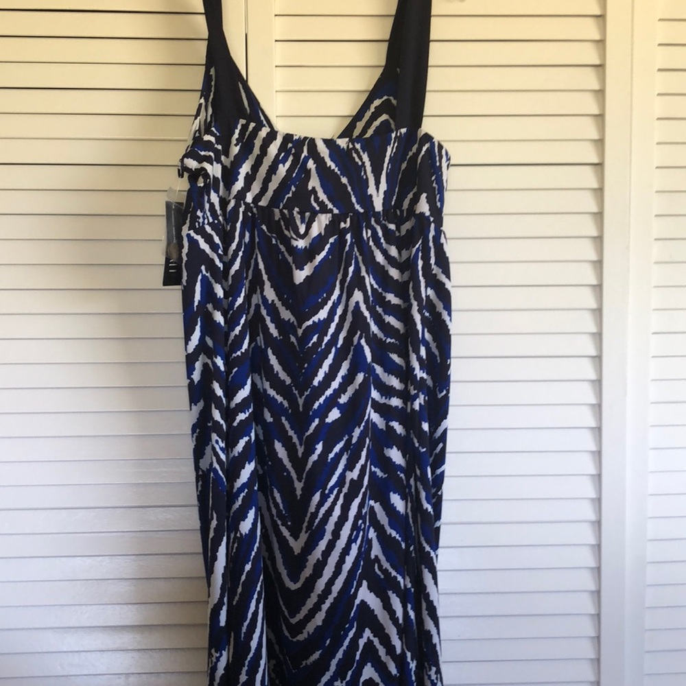 Patterned Dress - Picture 4 of 4